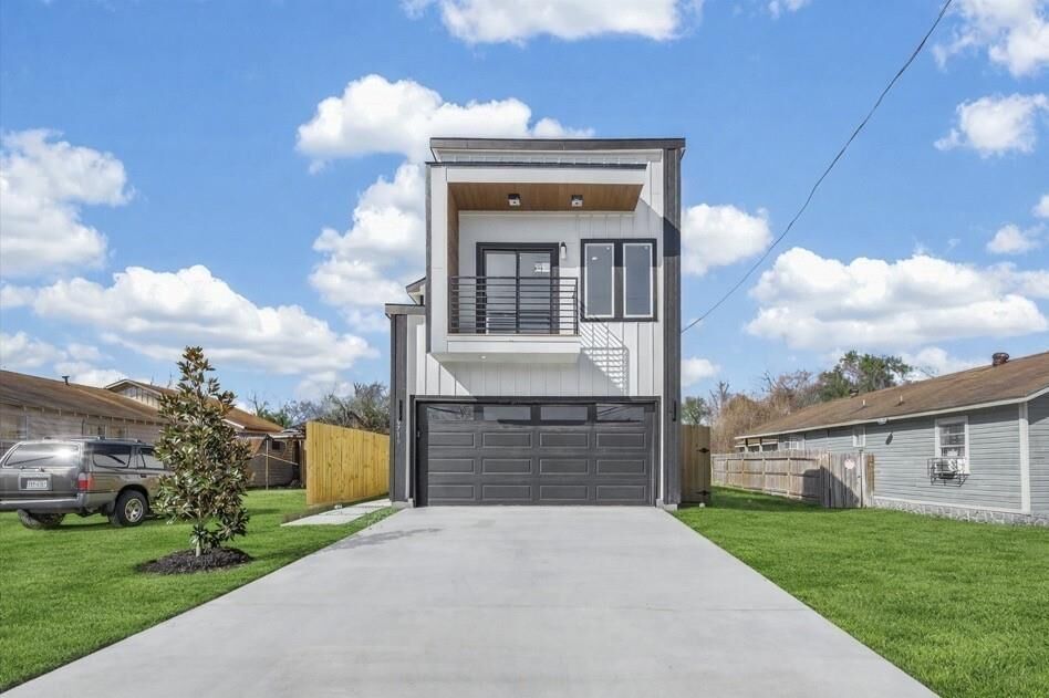 Property Photo: 6719 Knox Street TX 77091