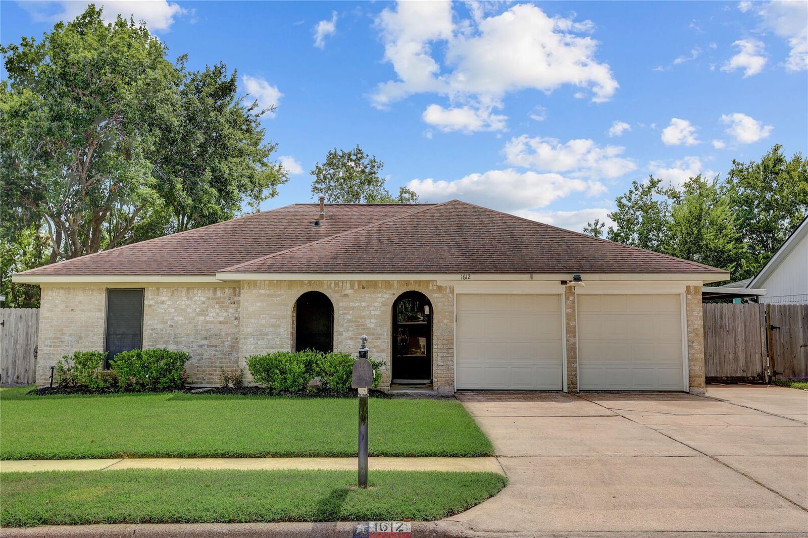Property Photo:  1612 Cypress Hollow Street  TX 77581 