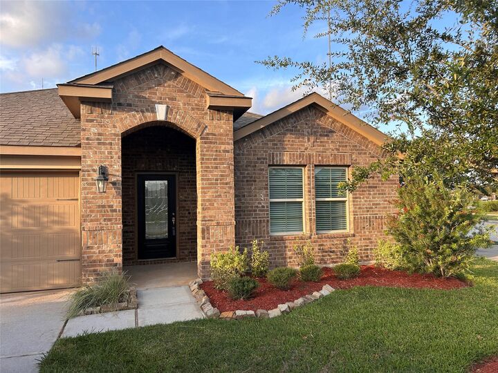 Property Photo:  1402 Central Heights Drive  TX 77459 