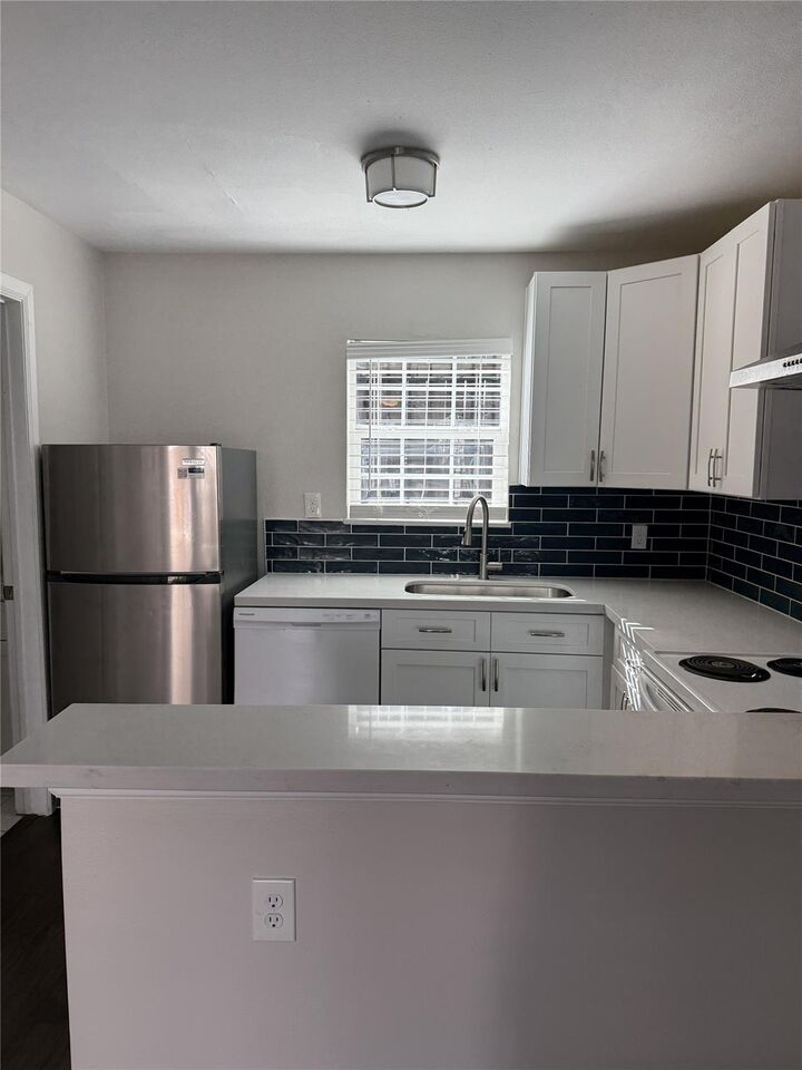 Property Photo: 1824 Thonig Road 14 TX 77055
