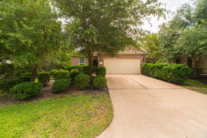 Property Photo: 3 Canterborough Place TX 77375-3102