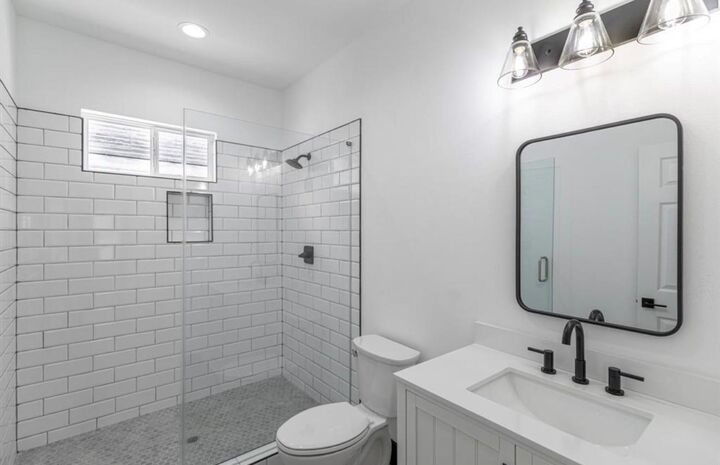 Property Photo: 409 Winnie Street TX 77009