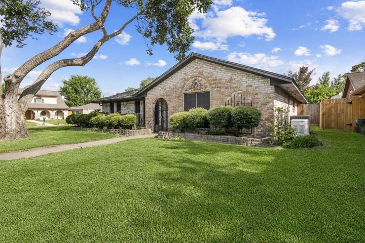 Property Photo: 201 E Temperance Lane TX 77536