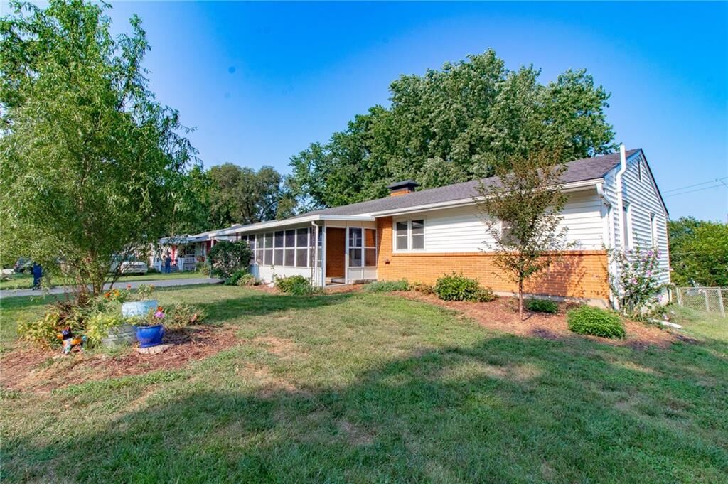 Property Photo:  1608 Lee Lane  MO 64080 