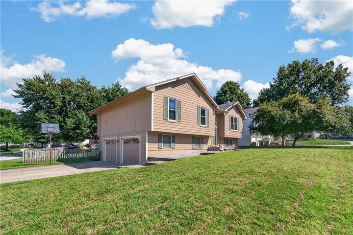 Property Photo: 800 NE Bristol Drive MO 64086
