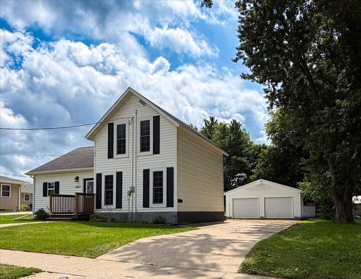 Property Photo: 1006 I Avenue IA 50638