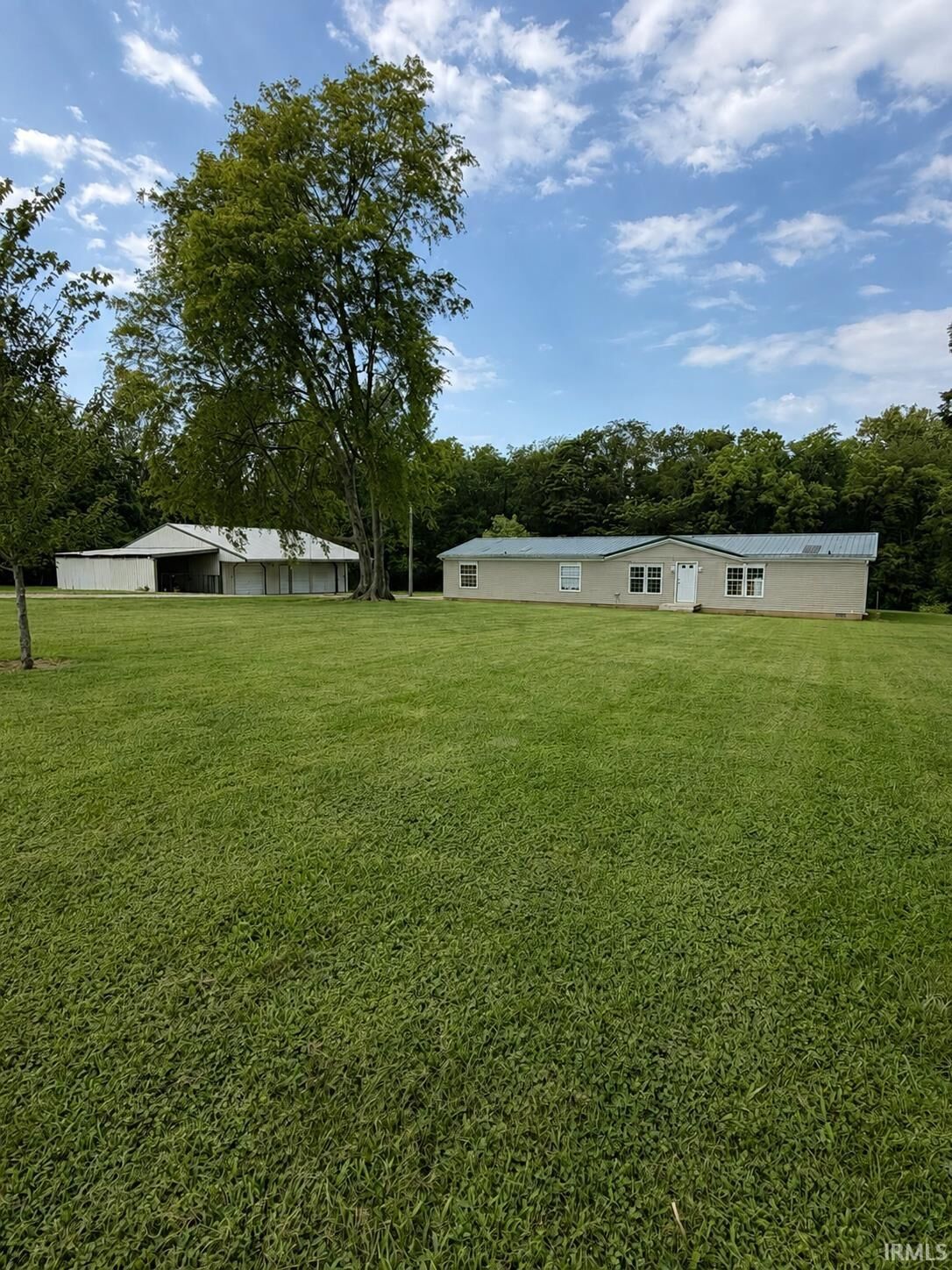 Property Photo:  4988 W County Road 550 N  IN 47567-8505 