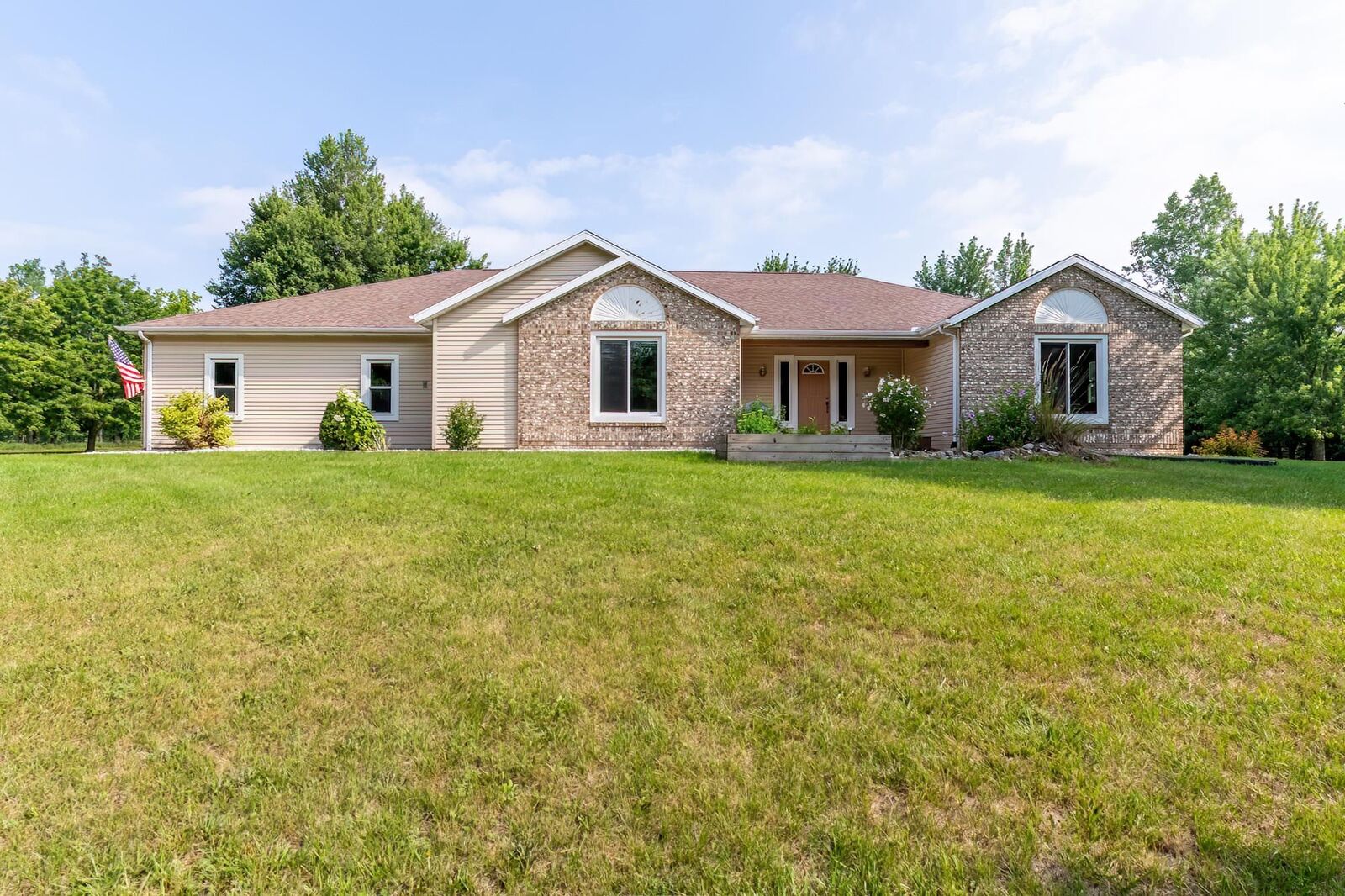 Property Photo:  2042 N 500 W  IN 46703 