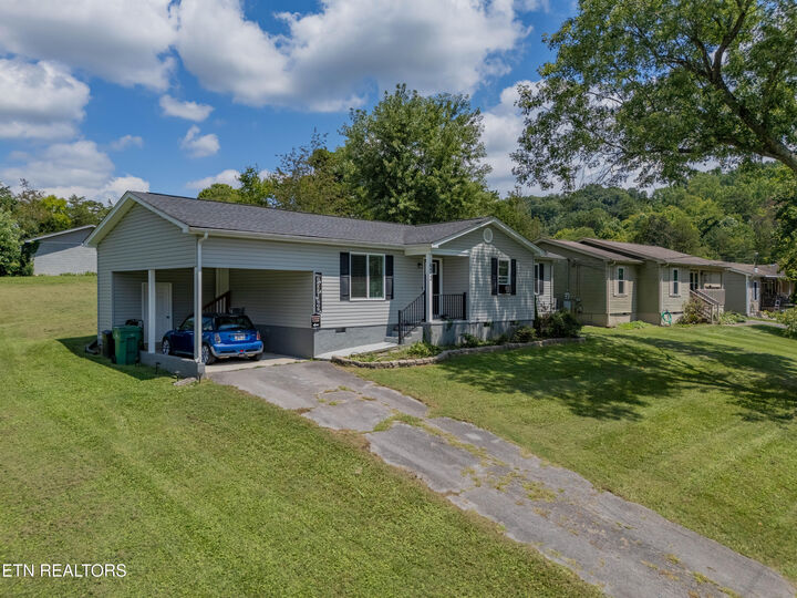 Property Photo: 6412 Walnut Breeze Lane TN 37918