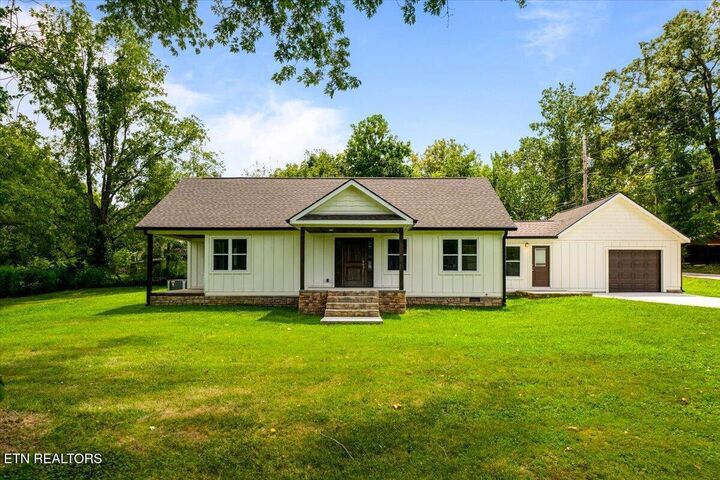 Property Photo: 216 Lafayette St TN 37841