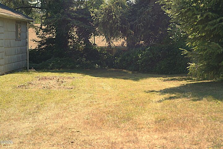 Property Photo: 1056 SW 10th Street OR 97367
