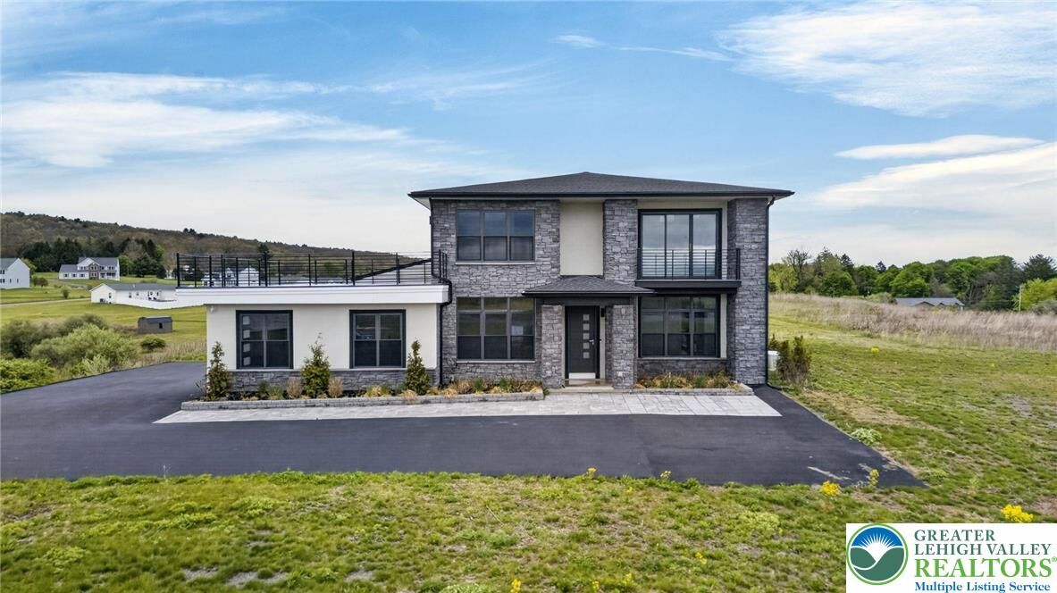 Property Photo: 1160 Dayne Drive PA 18235