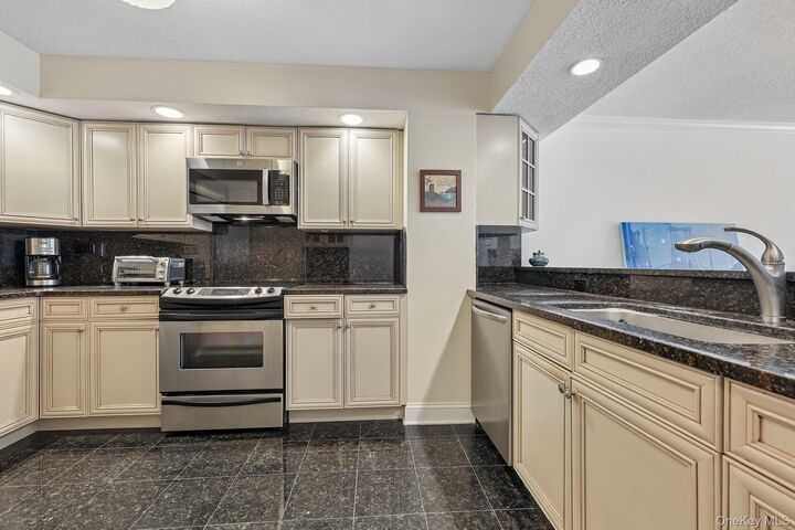 Property Photo: 409 Harbor Cove Ph #409 NY 10968