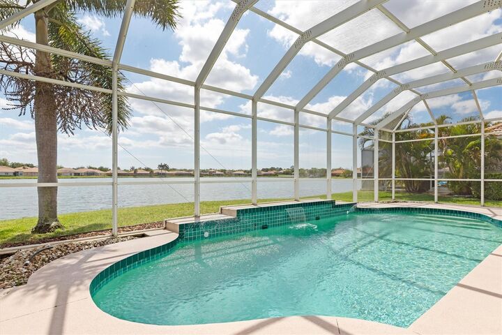 Property Photo: 6918 74th Street Circle E FL 34203