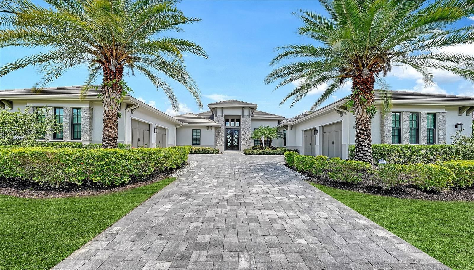 Property Photo: 8339 Lucerne Loop FL 34202