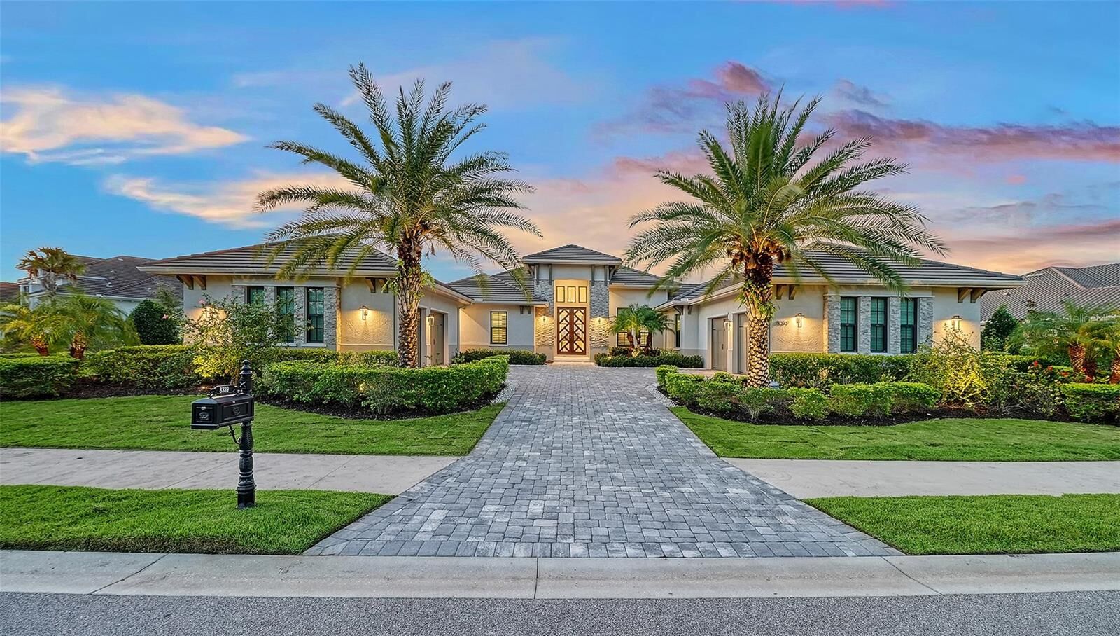 Property Photo:  8339 Lucerne Loop  FL 34202 