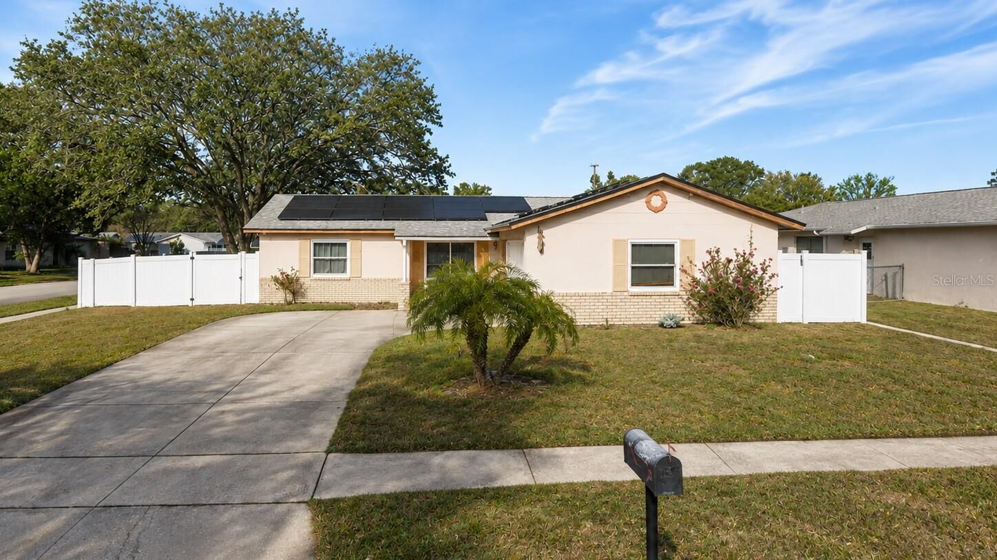 Property Photo:  1002 Winchester Court  FL 33510 