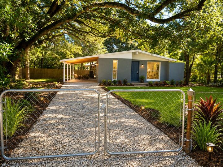 Property Photo: 4410 E 25th Avenue FL 33605