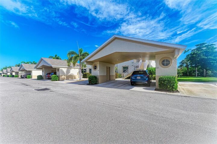 Property Photo: 1404 Auburn Lakes Circle 4 FL 34292