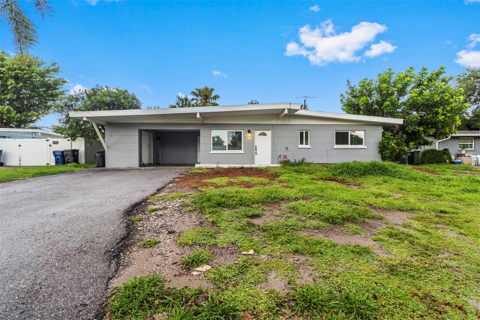 Property Photo:  5711 21st Street W  FL 34207 