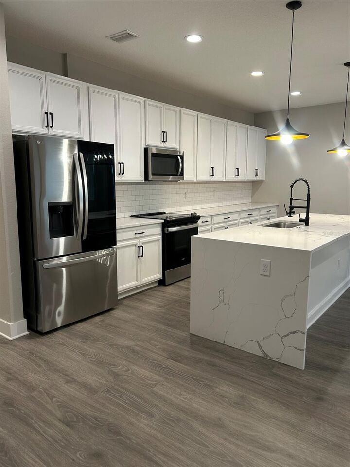 Property Photo: 2556 13th Avenue N FL 33713