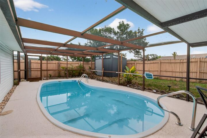 Property Photo: 3214 Huntington Road FL 34691
