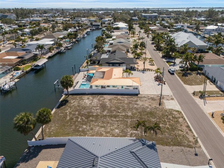 Property Photo:  4007 Coconut Terrace  FL 34210 