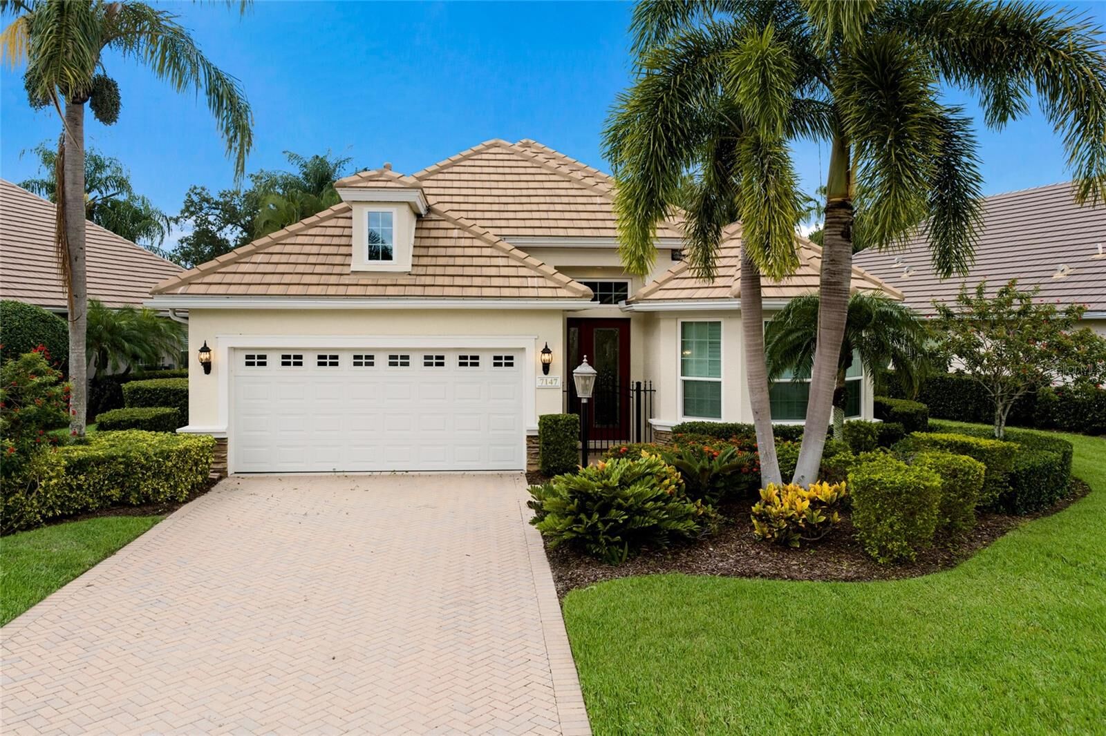 Property Photo: 7147 Sandhills Place FL 34202