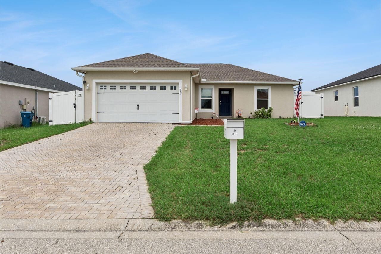 Property Photo:  313 Summit Avenue  FL 33853 