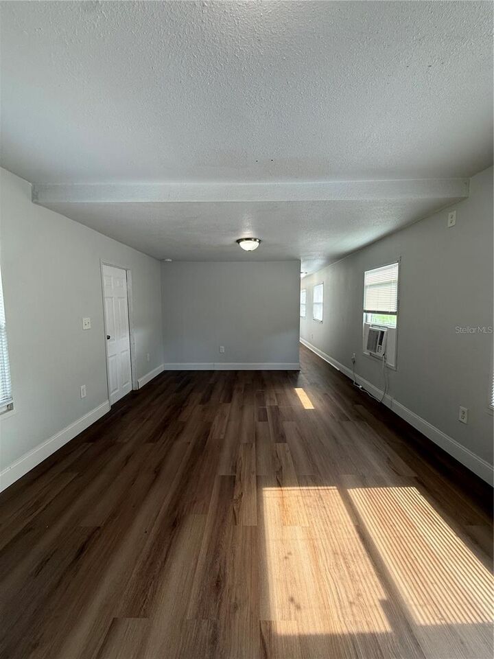 Property Photo: 37412 Carringer Rd 37412 FL 33523