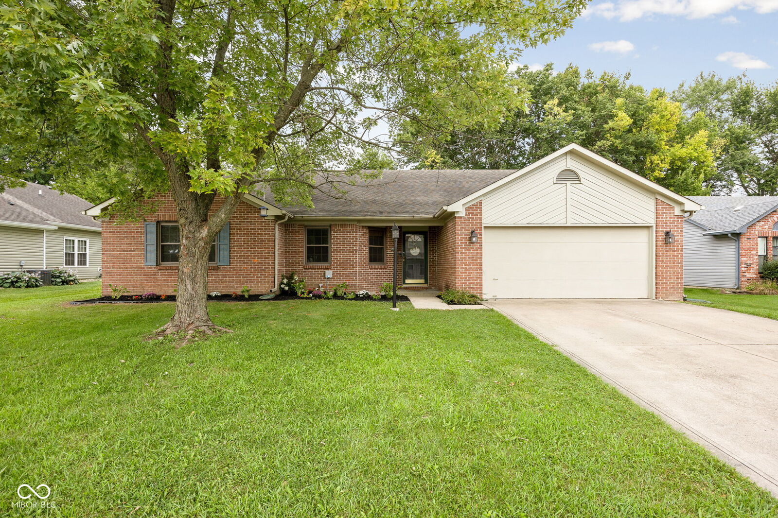 Property Photo: 854 Ellington Circle IN 46143