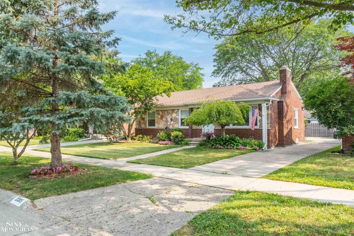 Property Photo: 21305 Prestwick Avenue MI 48225