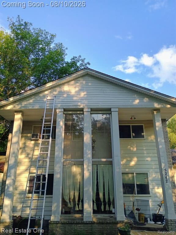 Property Photo:  5242 White Lake Road  MI 48346 2645 