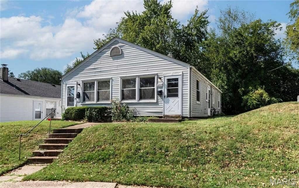 Property Photo: 1209 San Jacinto Court MO 63139