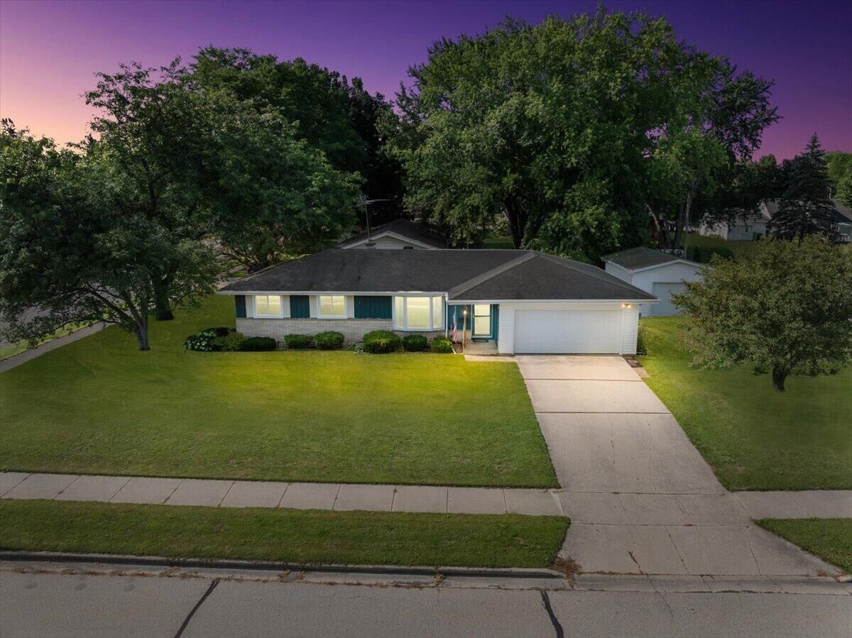 Property Photo: 309 Braatz Dr WI 53040
