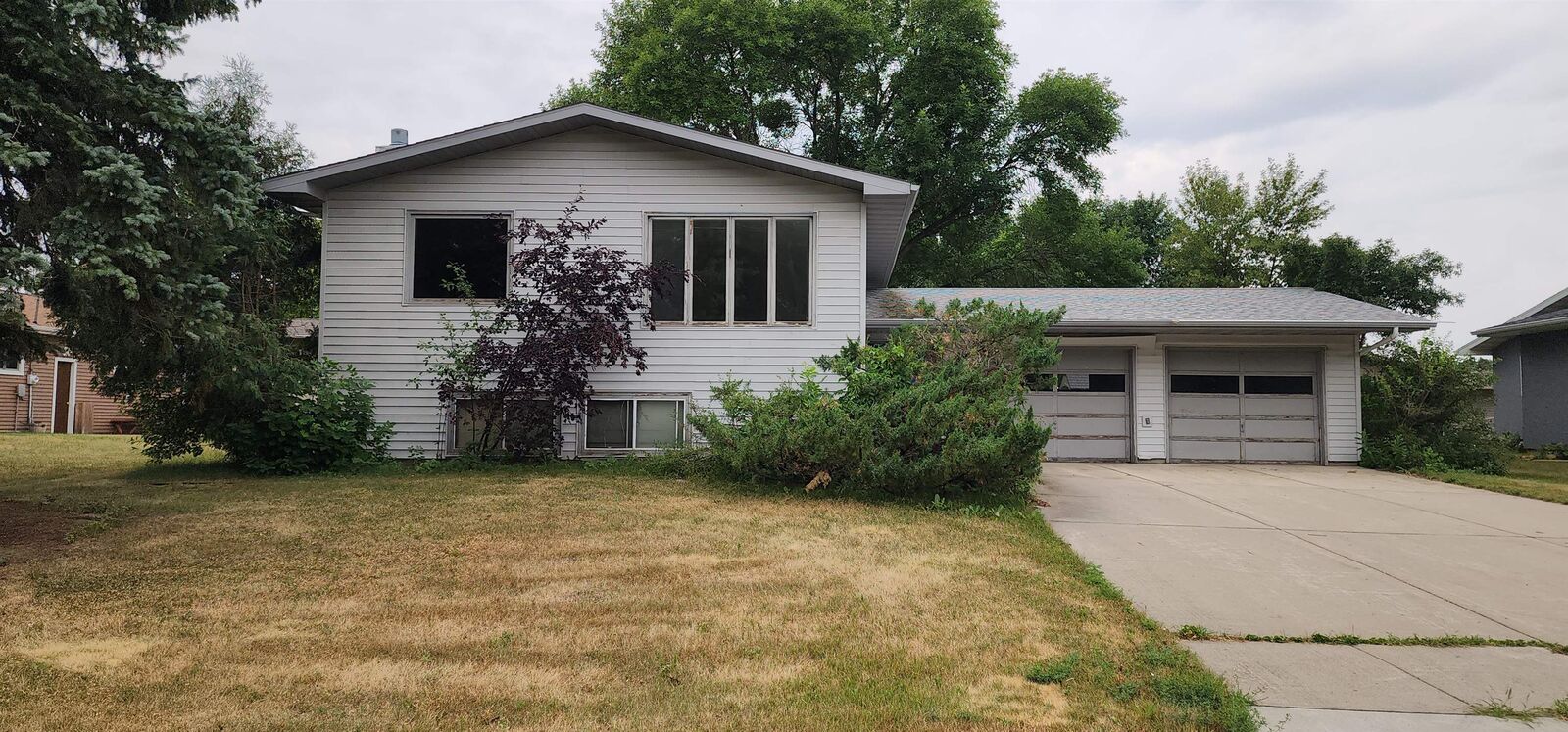 Property Photo: 2507 6th St NW ND 58703