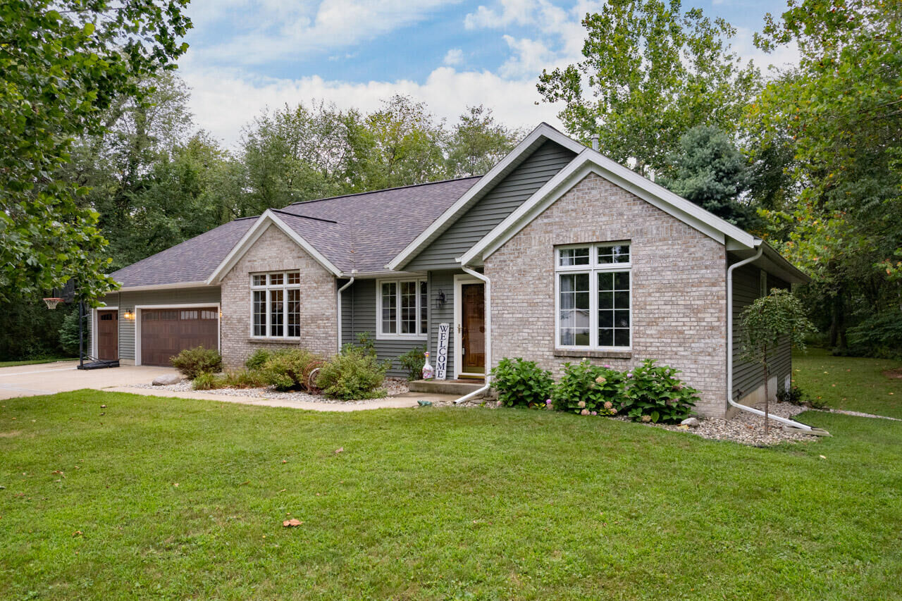 Property Photo:  1662 Sycamore Street  MI 49078 