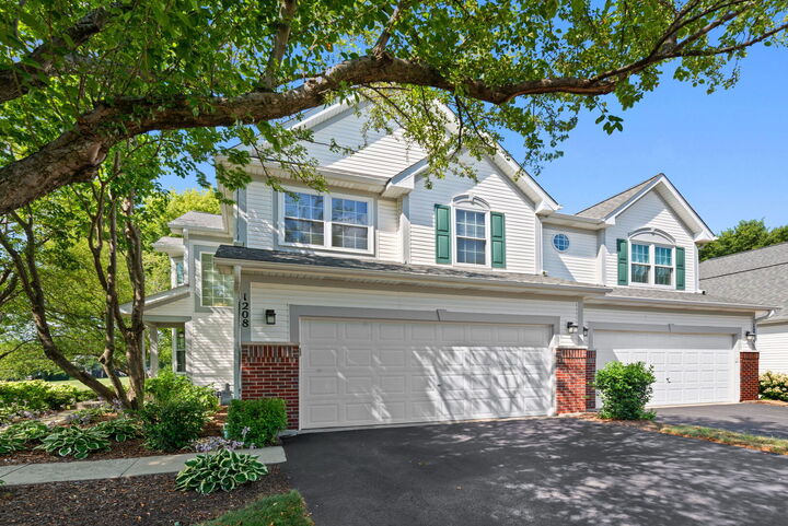Property Photo: 1208 Appaloosa Way IL 60103