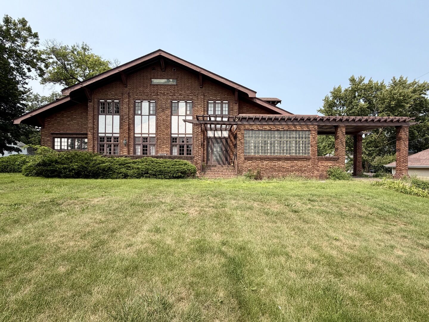 Property Photo:  109 W Macon Street  IL 61727 