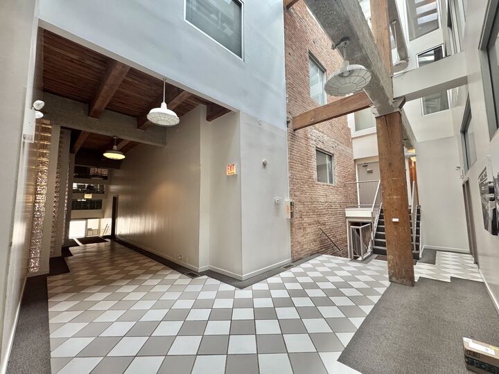 Property Photo:  1122 W Newport Avenue 1A  IL 60657 
