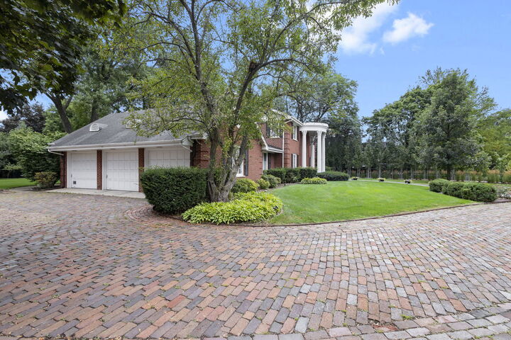 Property Photo: 32 Chatham Lane IL 60523