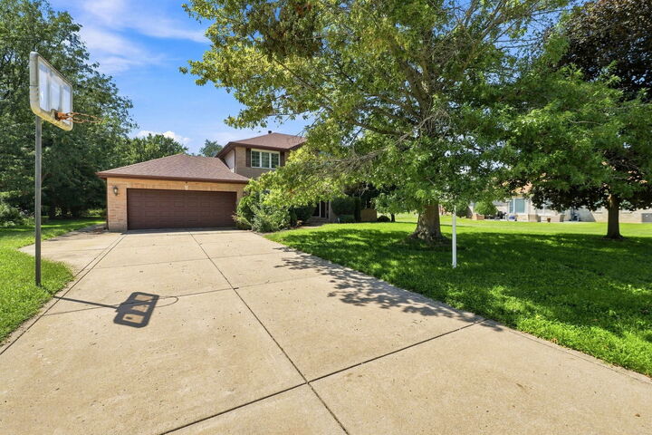 Property Photo:  10 S Hampton Court  IL 60417 