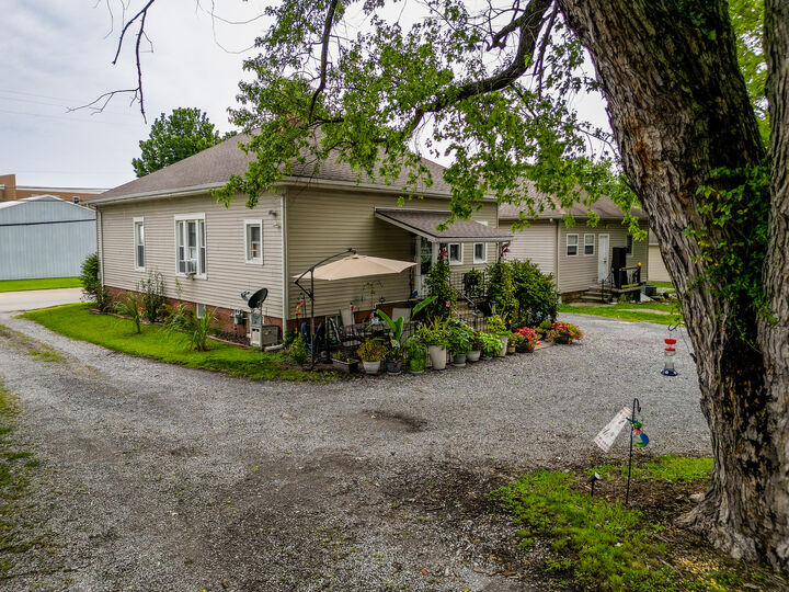 Property Photo:  206 W White Street  IL 62959 