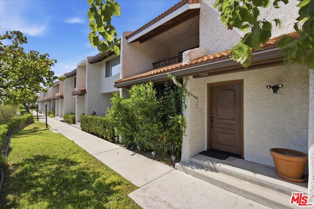 Property Photo: 9562 Via Bernardo CA 91504