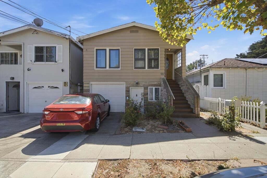 Property Photo:  991 Mills Avenue  CA 94066 