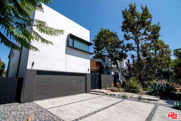Property Photo:  10639 Cushdon Avenue  CA 90064 