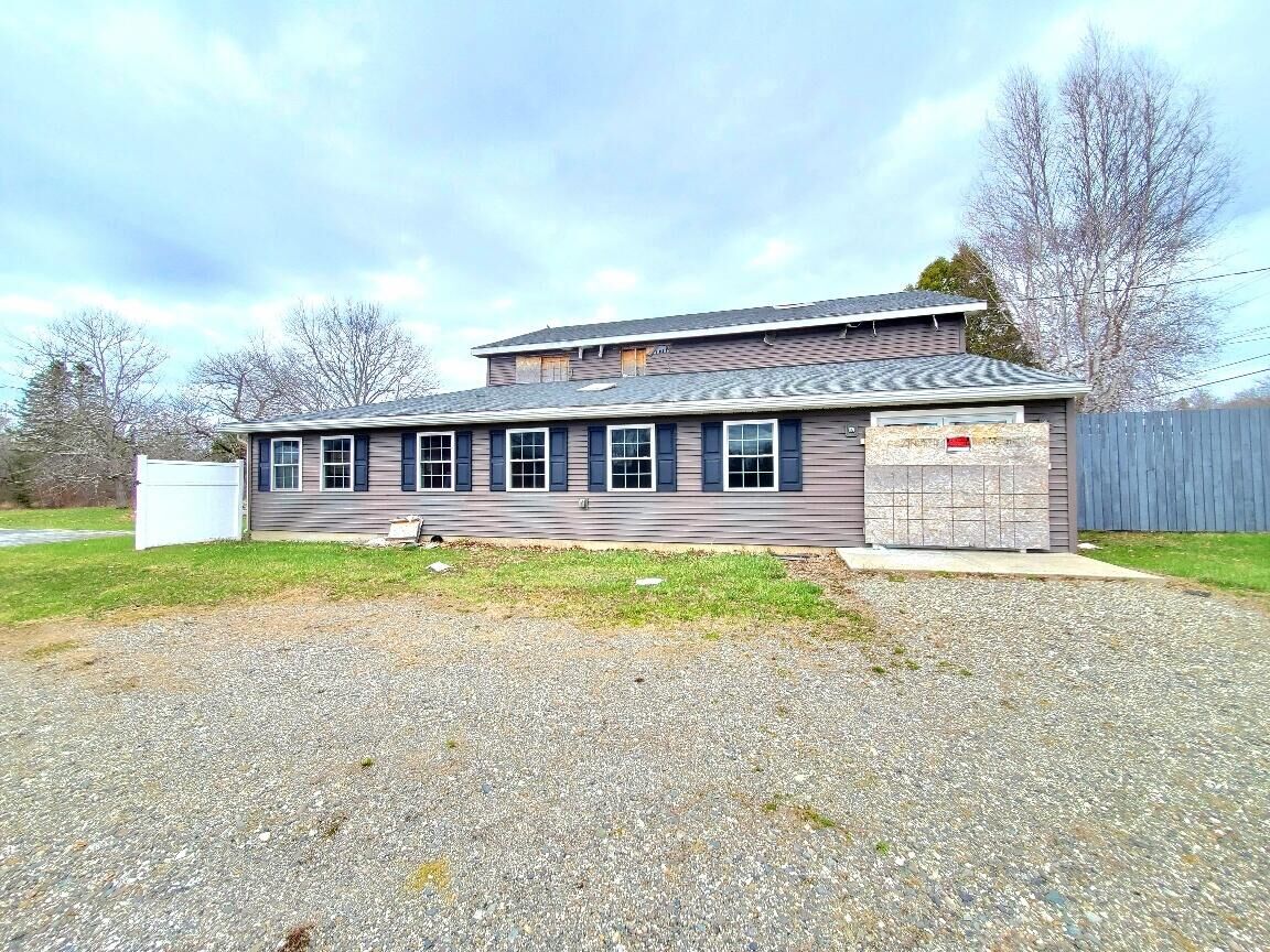 Property Photo:  999 Main Road  ME 04428 