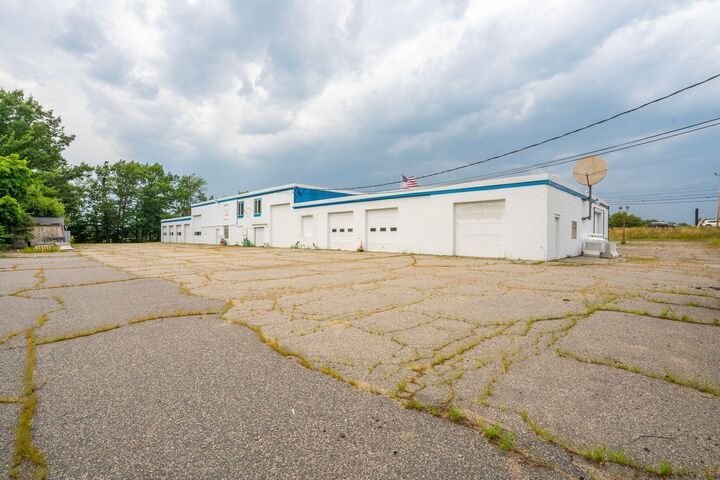 Property Photo:  1357 Main Street  ME 04073 