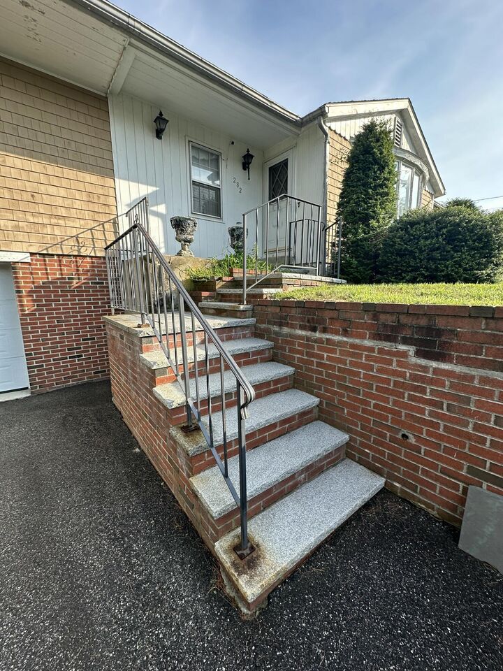 Property Photo: 282 Eldridge Road ME 04090