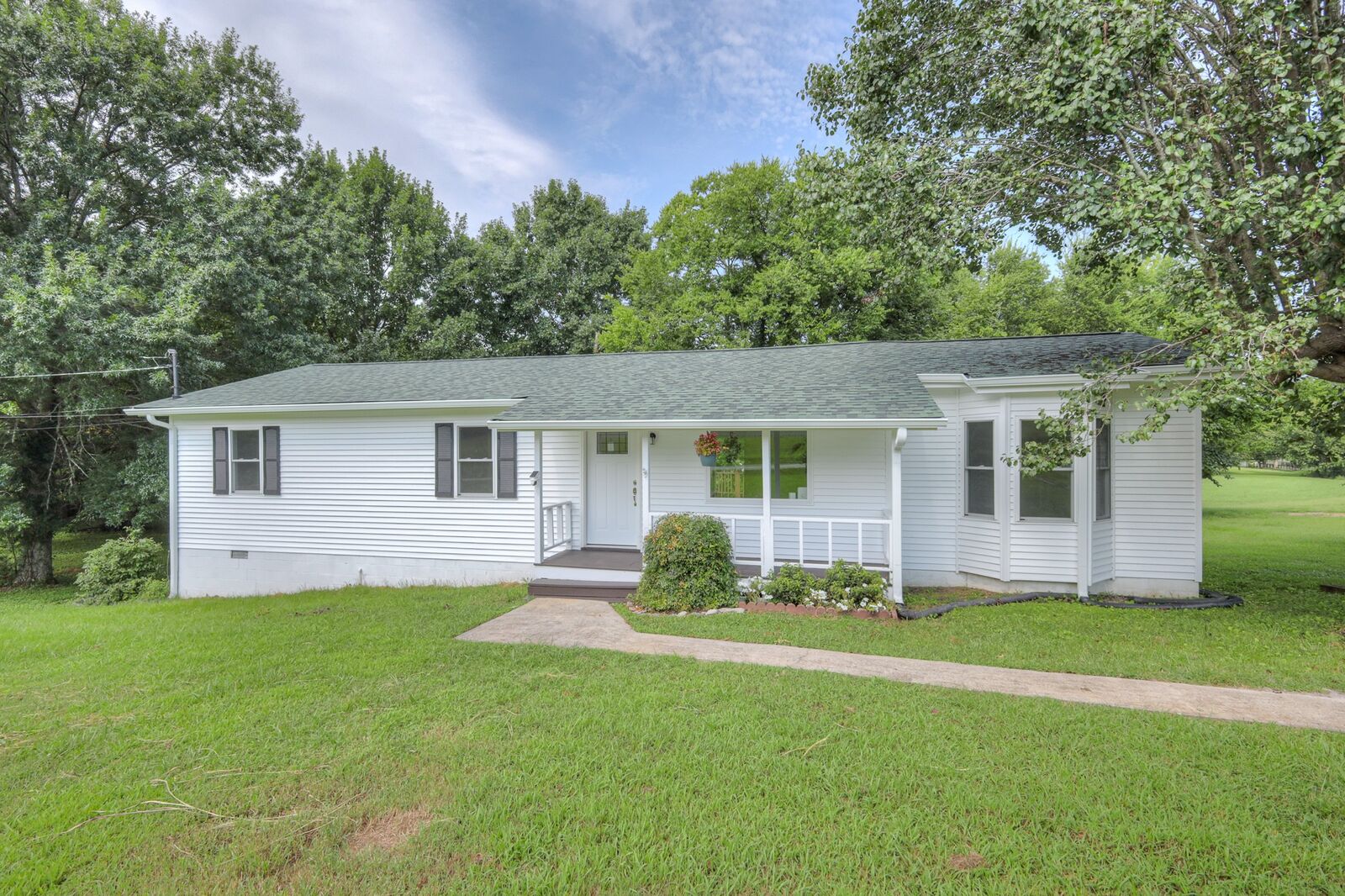 Property Photo: 1324 Yell Rd TN 37091
